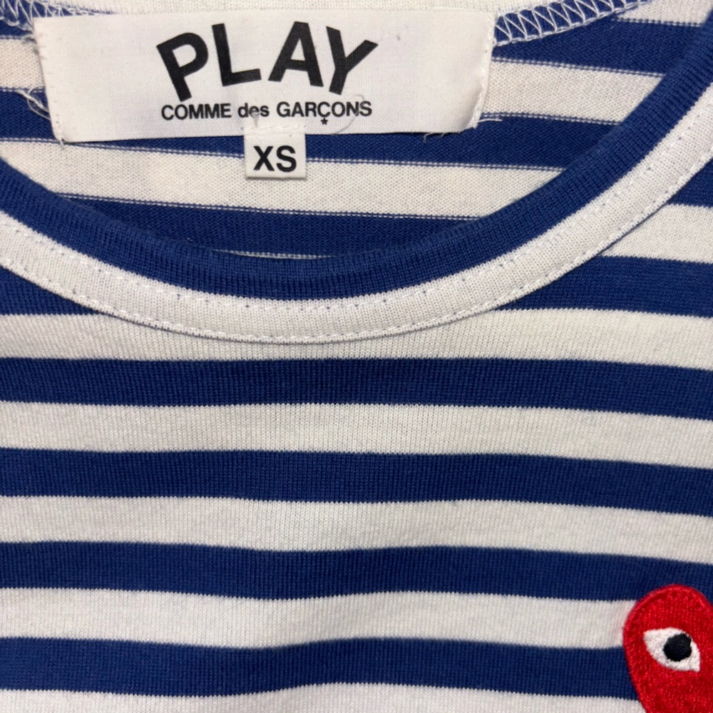 COMME DES GARÇONS PLAY , White & Blue Heart Patch Long Sleeve T-Shirt - Picture 4 of 5